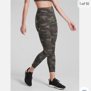 Athleta Ultimate Camo 7/8 Tights in Green and Brown XS Tall NEW